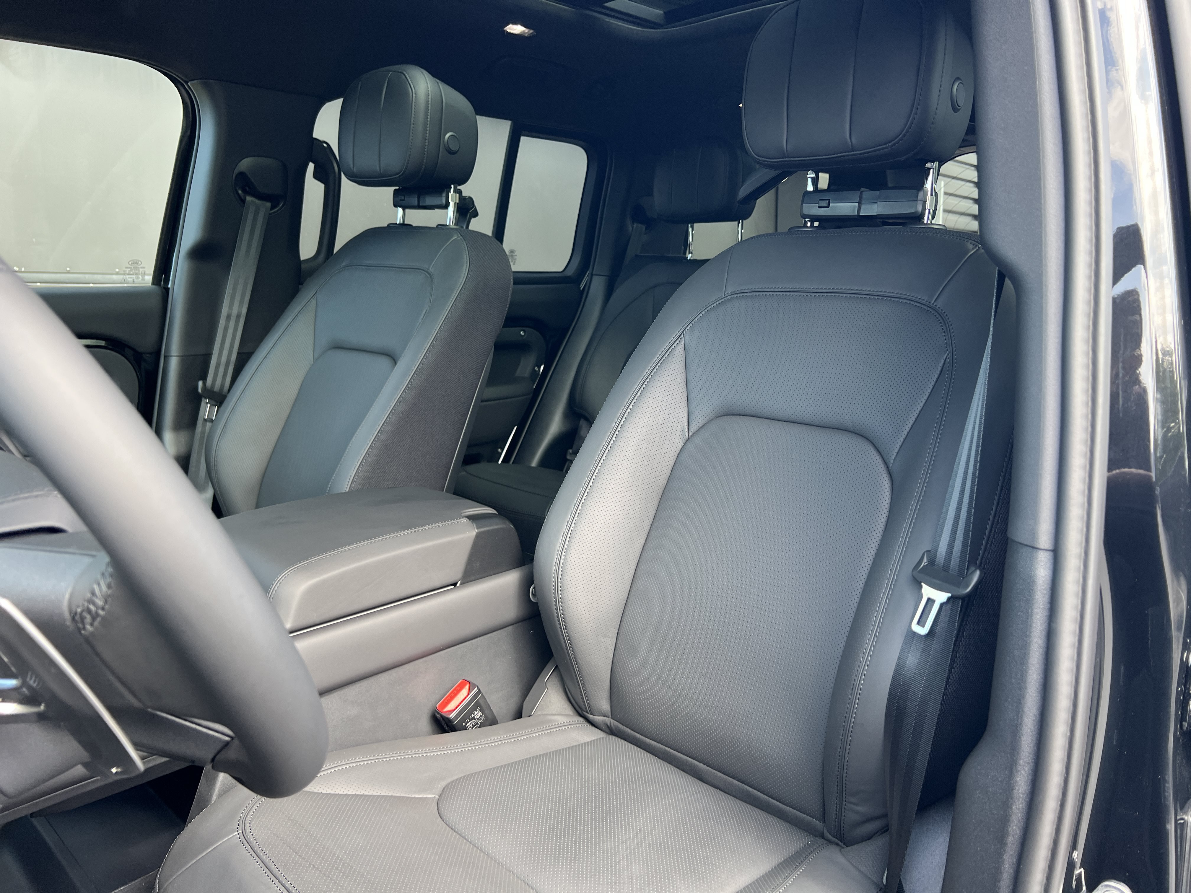 New 2025 Land Rover Defender 130 V8 AWD/4WD image 22