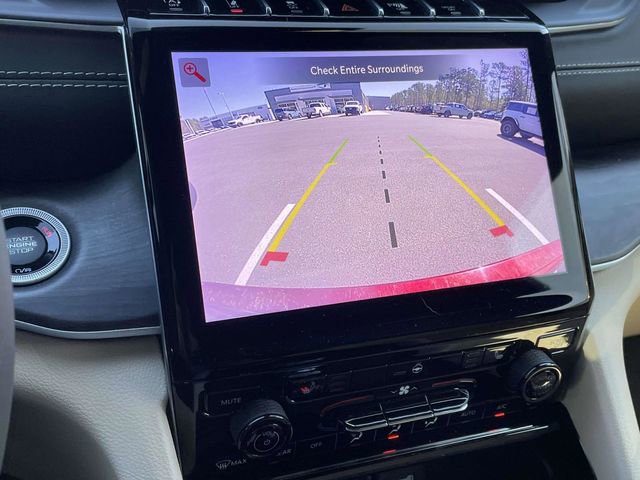 Used 2023 Jeep Grand Cherokee Limited w/ Black Appearance Package image 6