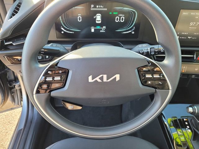 Used 2025 Kia Niro LX image 18