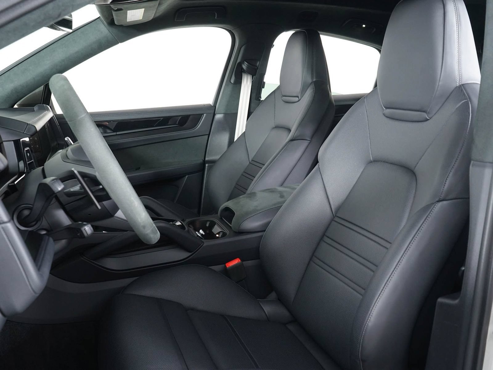 Used 2026 Porsche Cayenne GTS AWD/4WD image 25