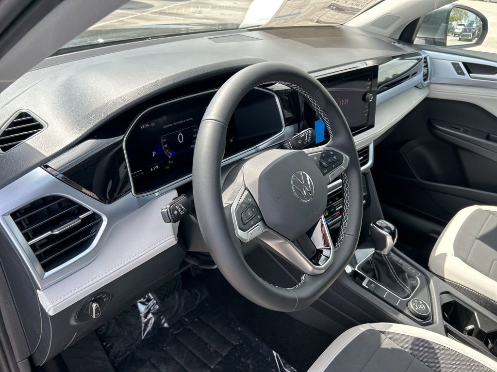 Used 2025 Volkswagen Taos SE image 16
