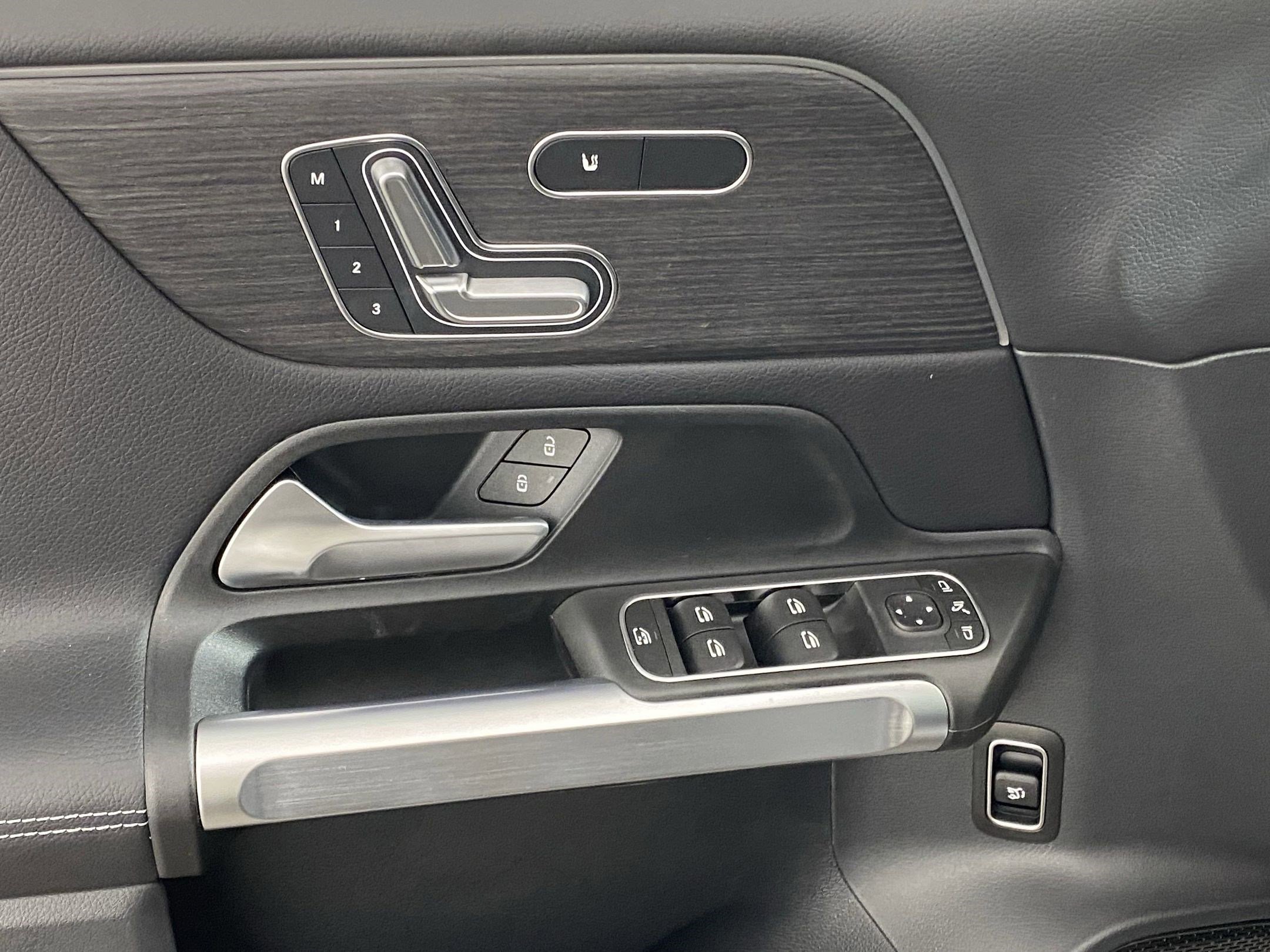 New 2025 Mercedes-Benz GLB 250 4MATIC image 23