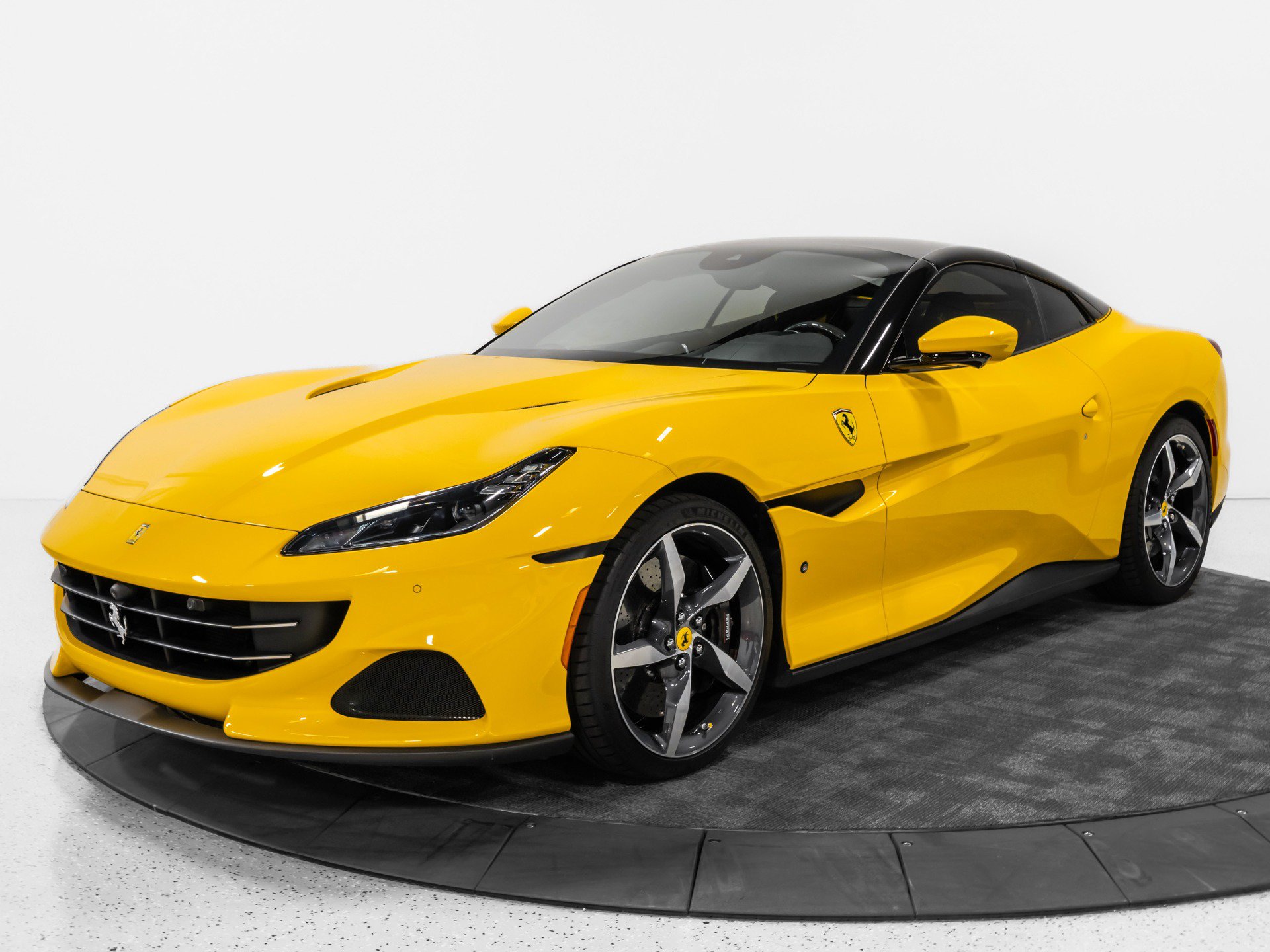 Used 2023 Ferrari Portofino M RWD image 14