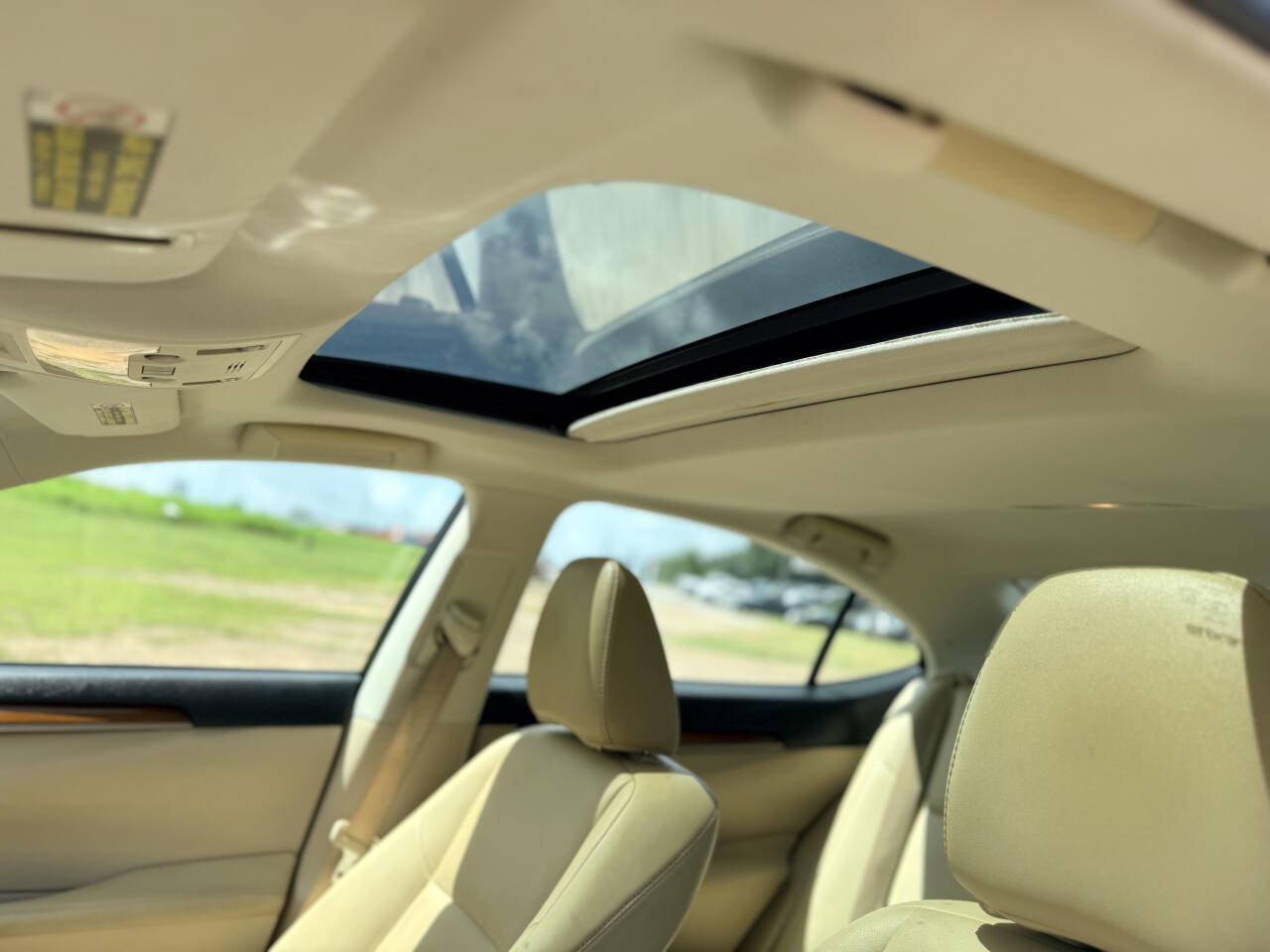 Used 2013 Lexus ES 300h w/ Premium Pkg FWD image 11