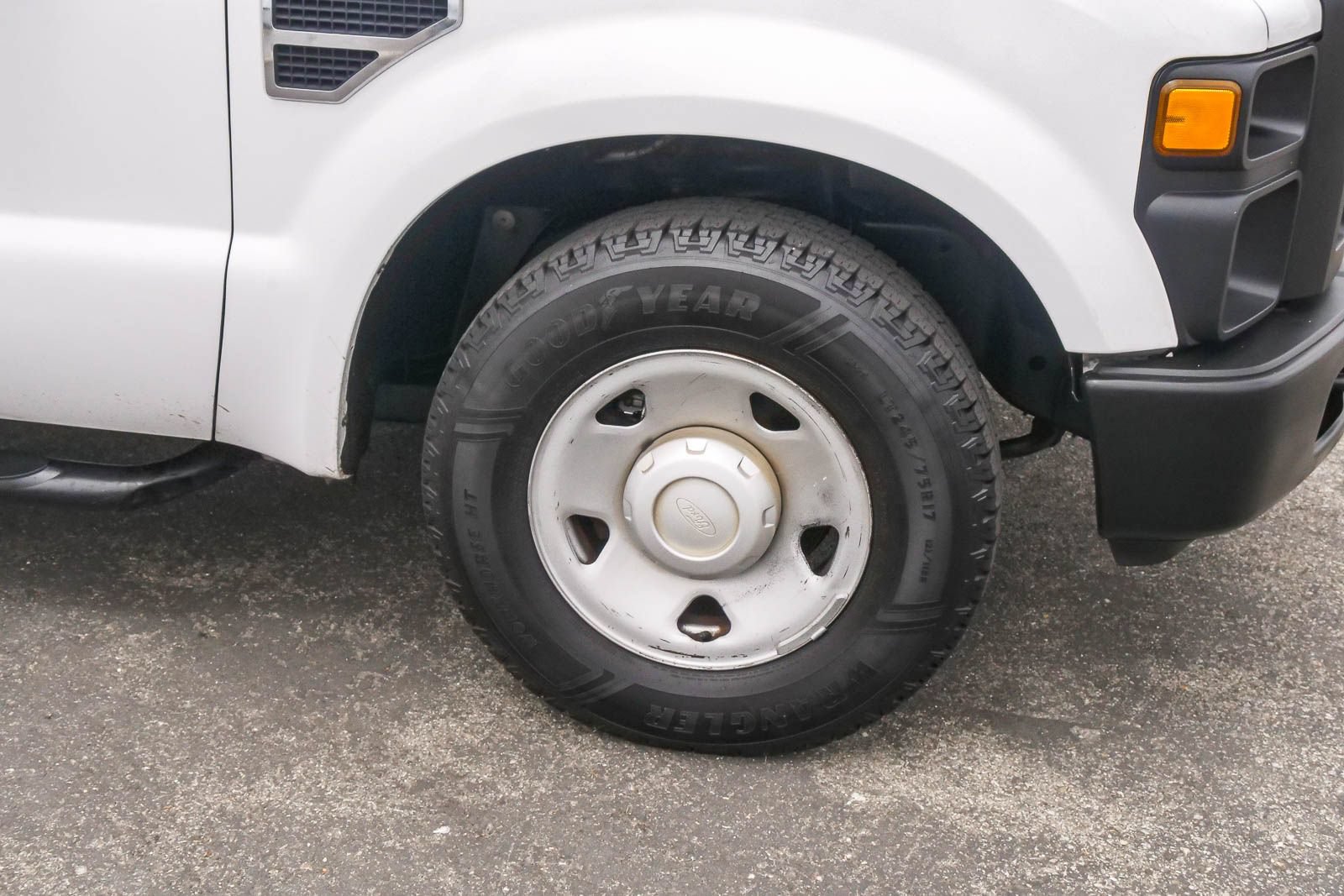 Used 2009 Ford F250 XL RWD image 5