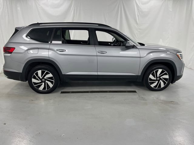 Used 2025 Volkswagen Atlas SE image 2