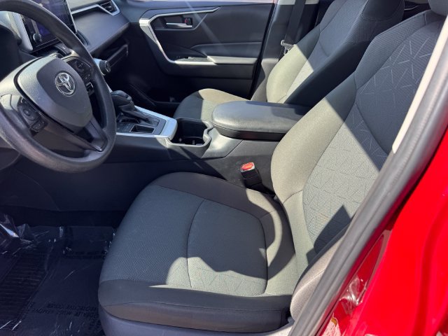 Used 2025 Toyota RAV4 XLE FWD image 14