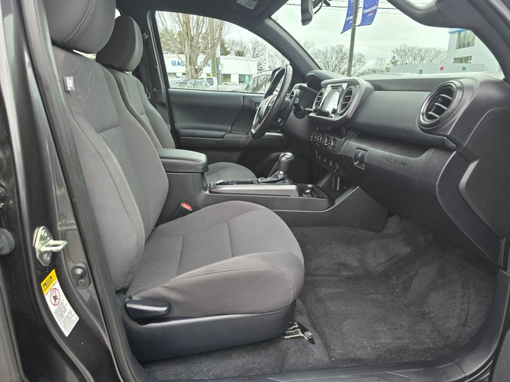 Used 2016 Toyota Tacoma TRD Off-Road w/ Towing Package image 12