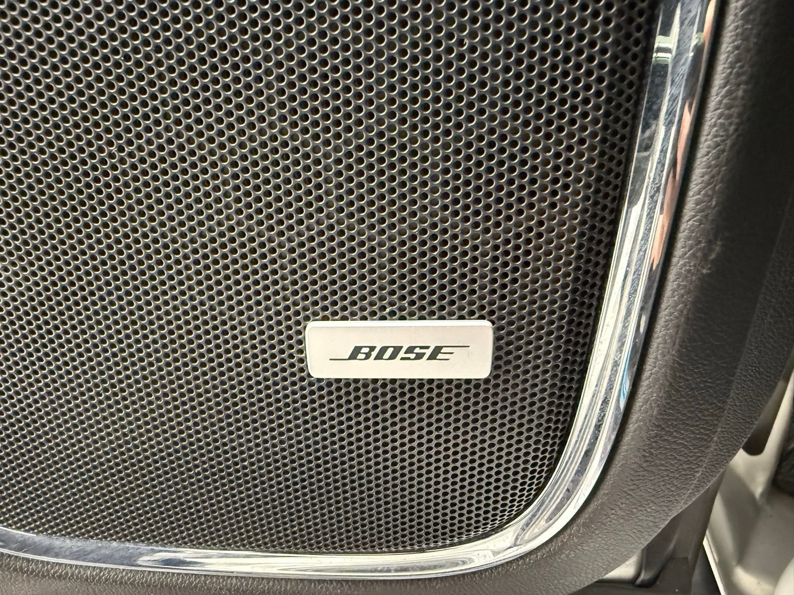 Used 2019 Chevrolet Suburban Premier AWD/4WD image 13