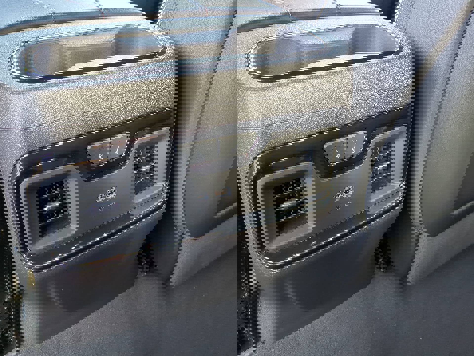 Used 2024 GMC Sierra 1500 AT4X w/ AT4X AEV Edition image 17