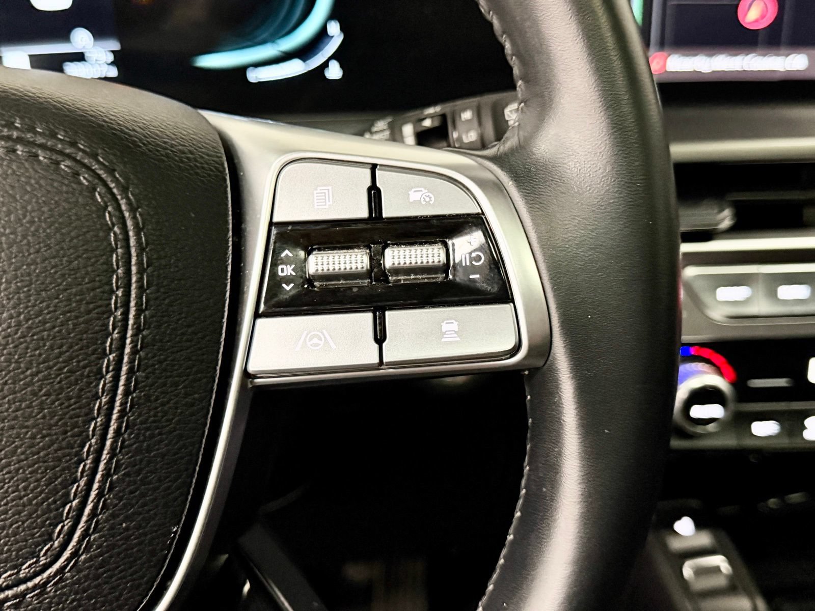 Used 2025 Kia Telluride S FWD image 29