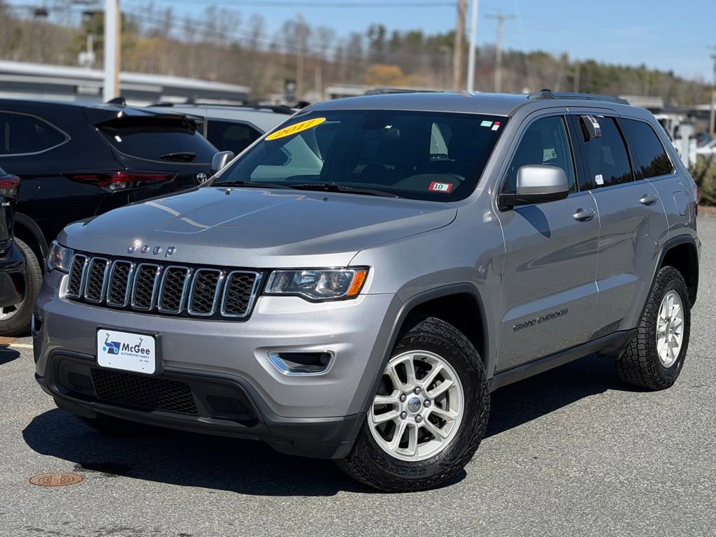 Used 2018 Jeep Grand Cherokee Laredo image 1