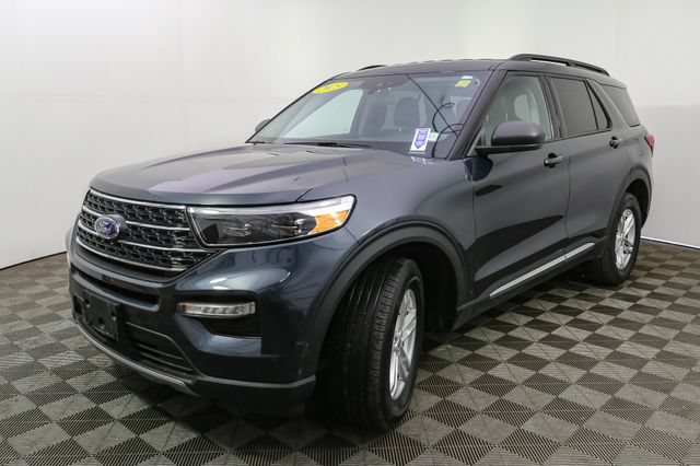 Used 2023 Ford Explorer XLT w/ Equipment Group 202A AWD/4WD image 5