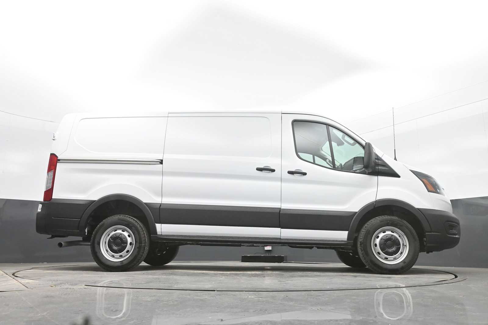 New 2024 Ford Transit 250 148 Medium Roof RWD image 37
