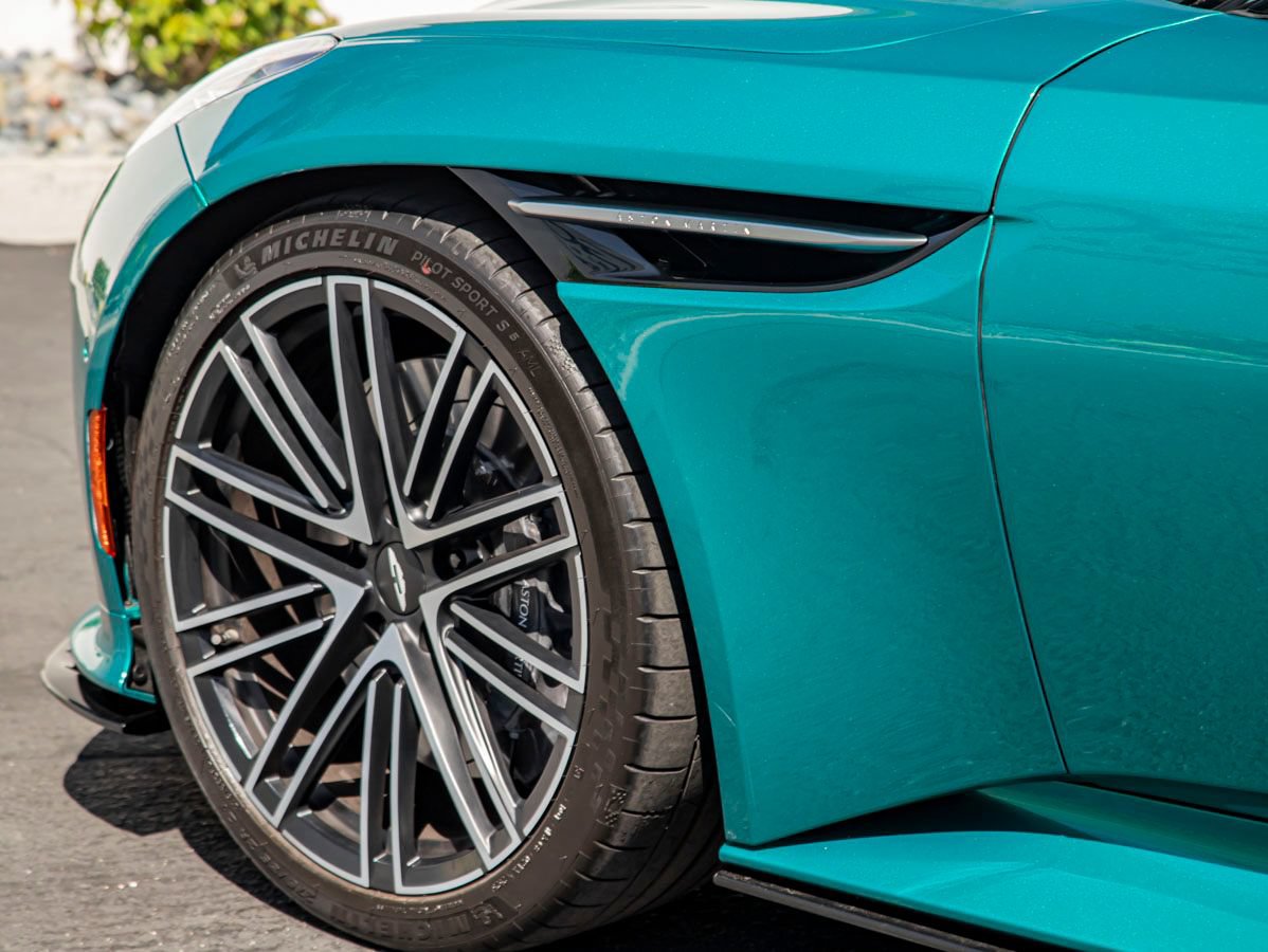 Used 2026 Aston Martin DB12 Coupe RWD image 8