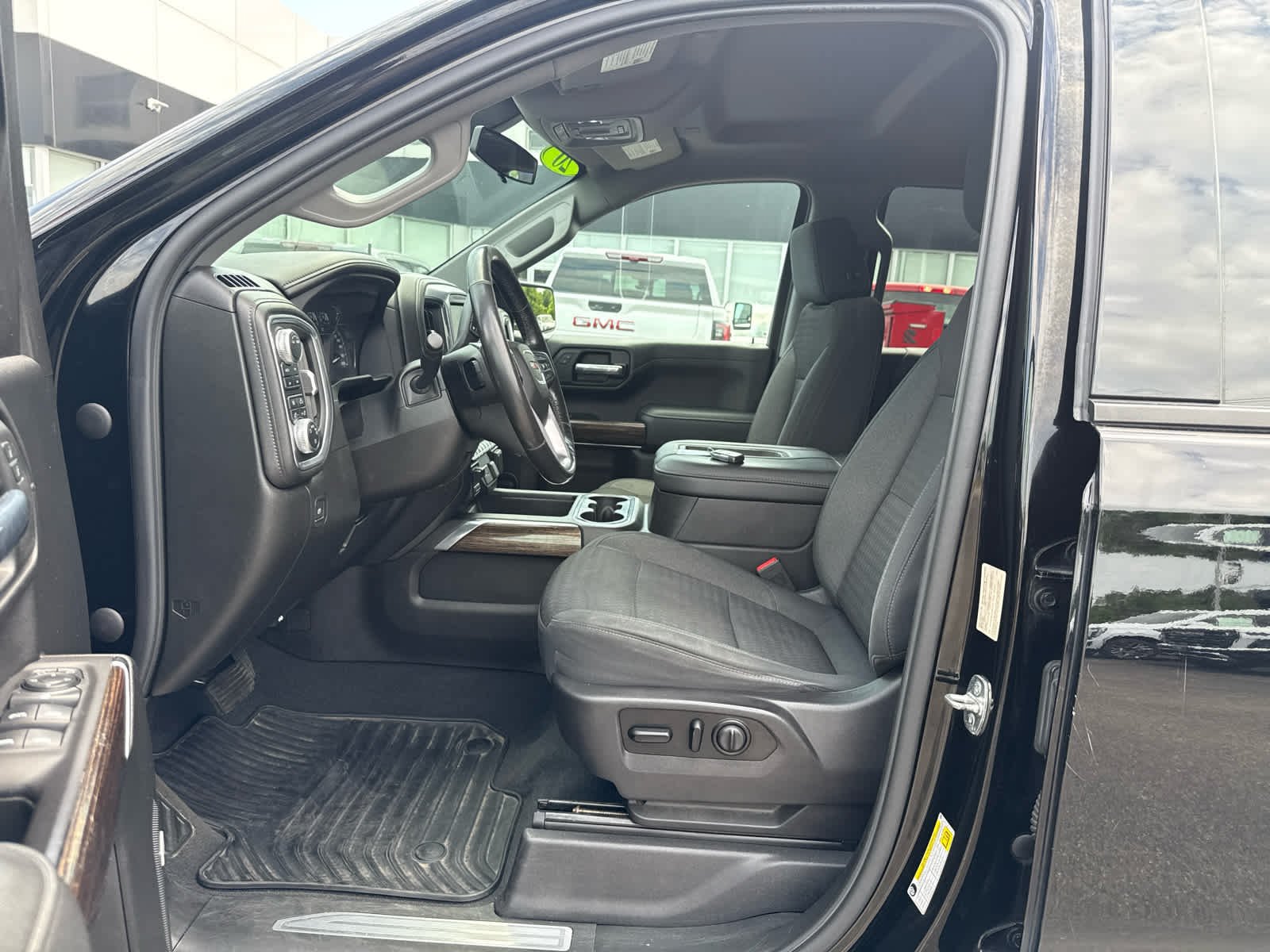 Used 2020 GMC Sierra 1500 Elevation w/ Elevation Value Package AWD/4WD image 13