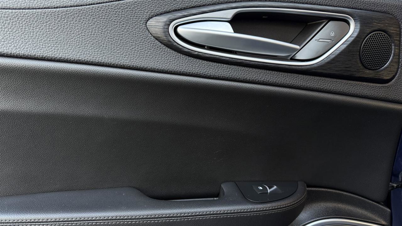 Used 2020 Alfa Romeo Giulia AWD w/ Nero Edizione image 17