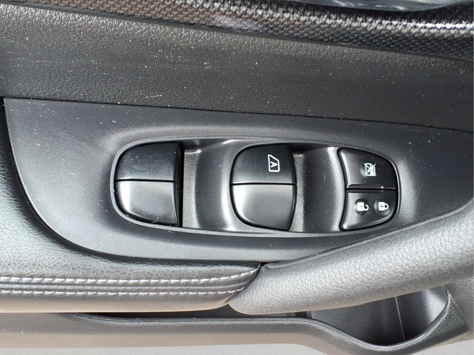 Used 2014 Nissan Rogue SL AWD/4WD image 21