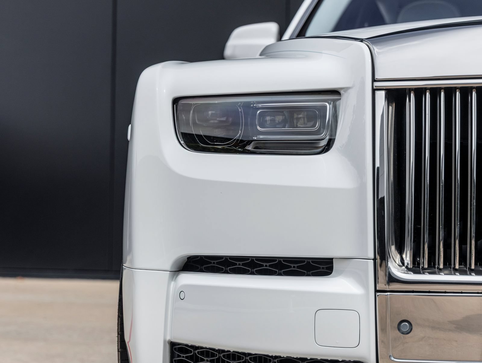 Used 2023 Rolls-Royce Phantom Extended Wheelbase w/ Leather Finishing Pack RWD image 24