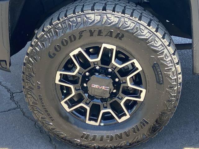 Used 2025 GMC Sierra 2500 AT4 w/ Technology Package AWD/4WD image 28