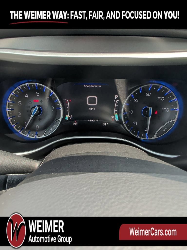Used 2024 Chrysler Pacifica Touring-L FWD image 35