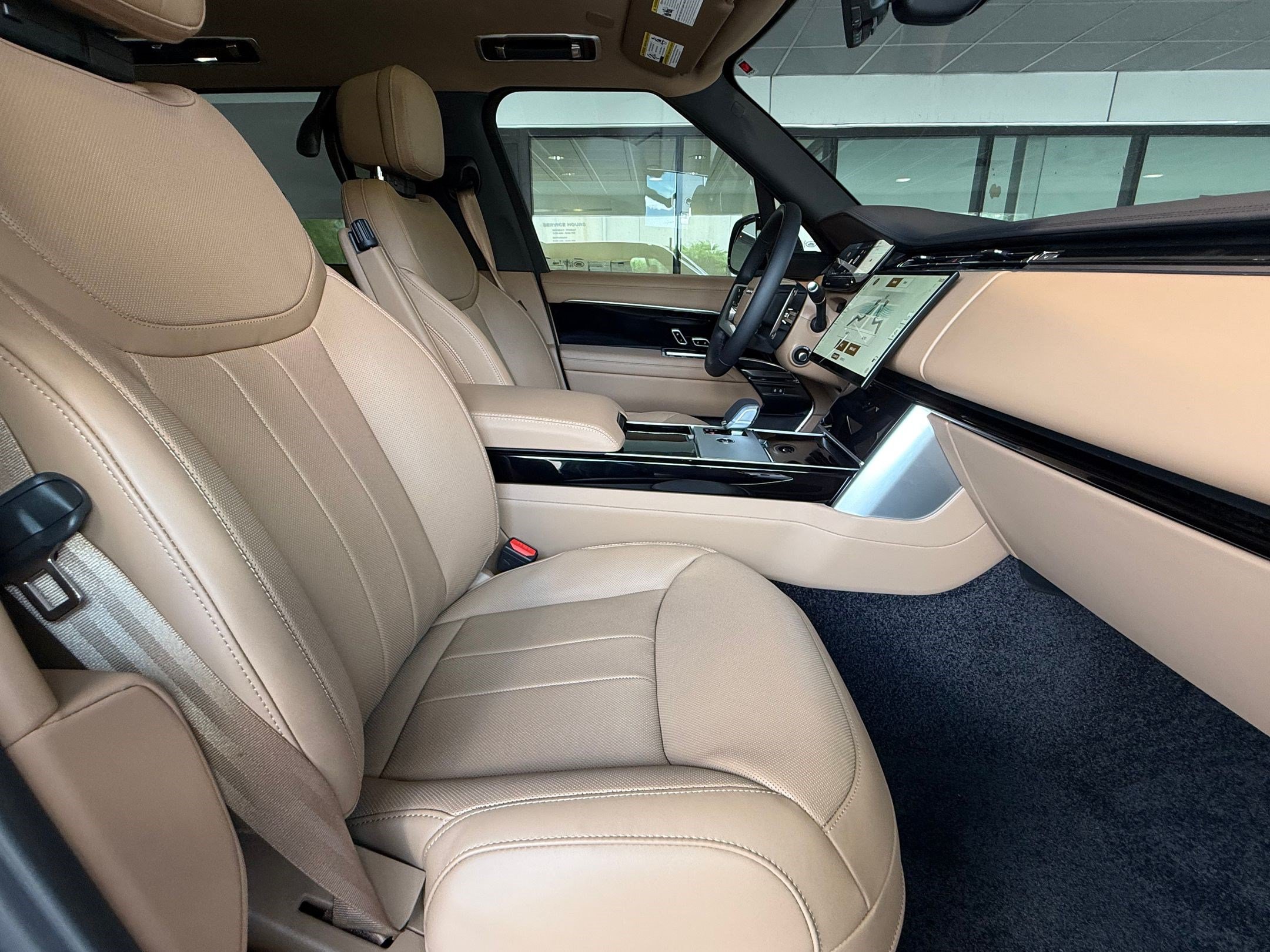 New 2026 Land Rover Range Rover Long Wheelbase SE AWD/4WD image 23