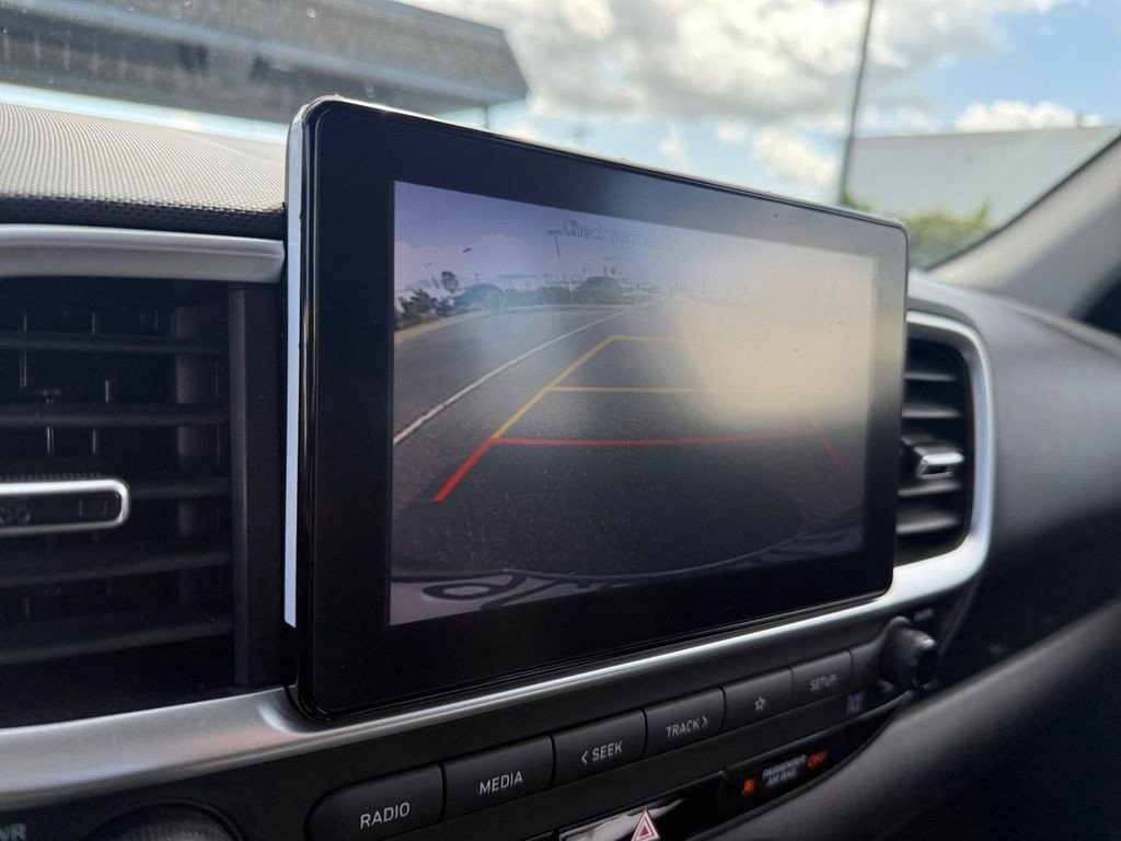 Used 2022 Hyundai Venue SEL image 20