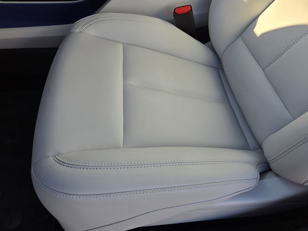 New 2025 Cadillac Optiq Sport 1 image 11