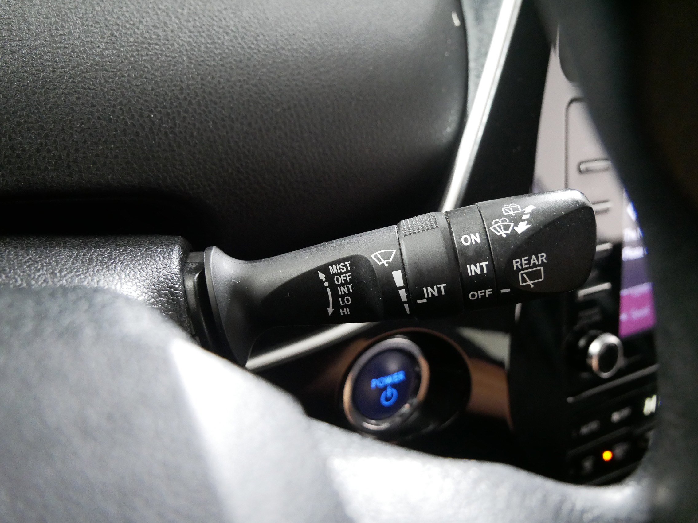 Used 2022 Toyota Prius LE image 32