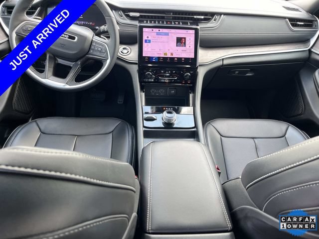 Used 2025 Jeep Grand Cherokee Limited w/ Luxury Tech Group II AWD/4WD image 16
