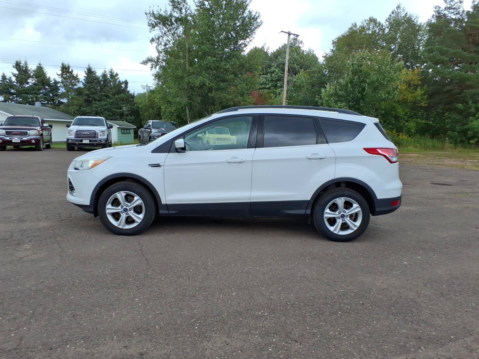 Used 2016 Ford Escape SE w/ Equipment Group 201A AWD/4WD image 2
