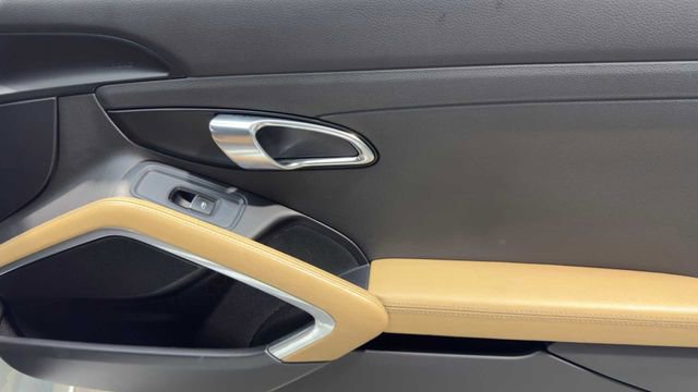 Used 2018 Porsche 718 Boxster image 14