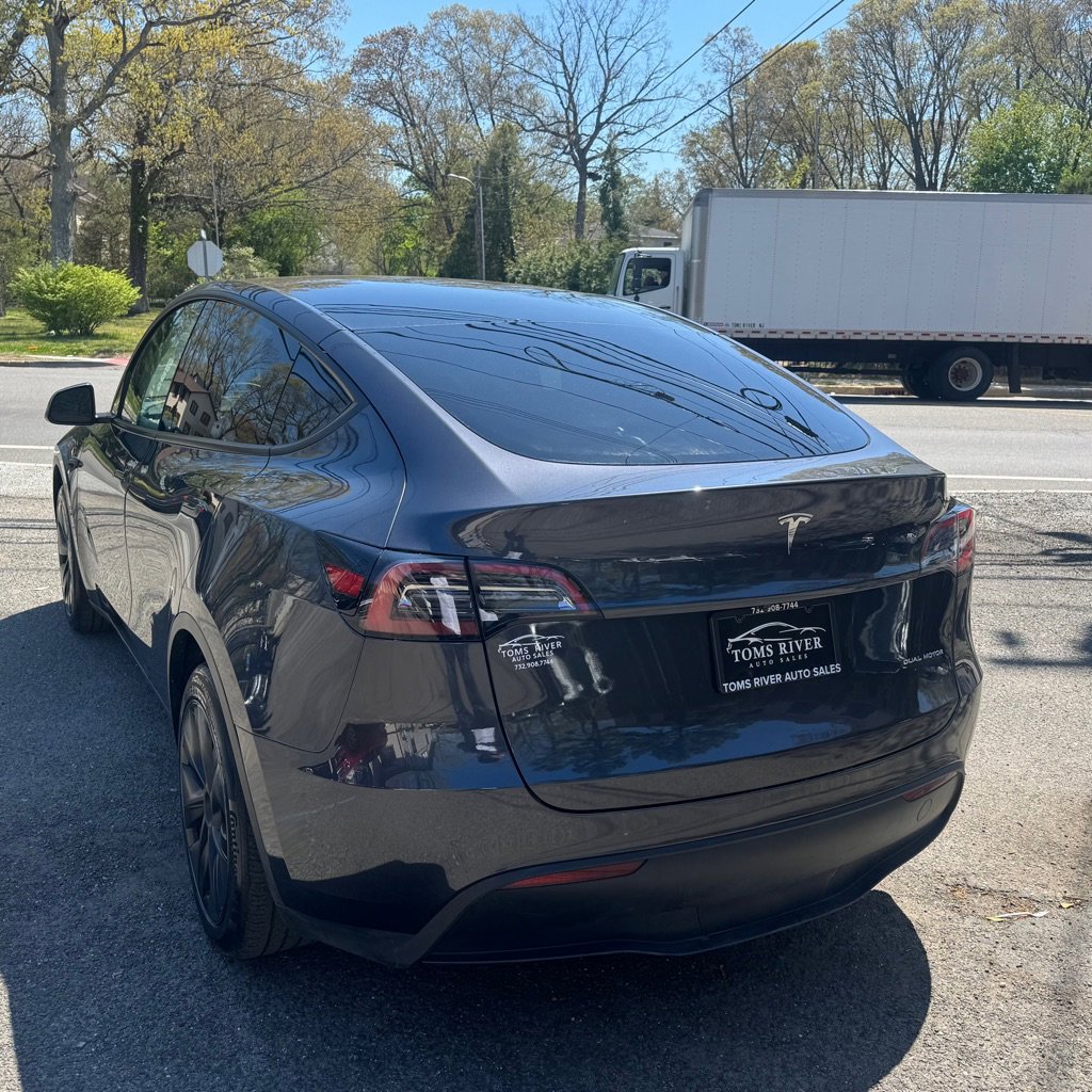 Used 2024 Tesla Model Y Long Range image 3