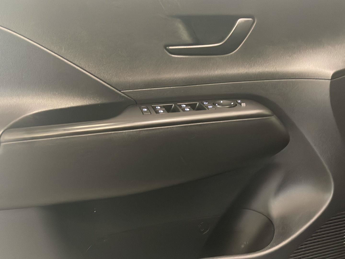 Certified 2024 Hyundai Kona SEL w/ Convenience Package FWD image 18
