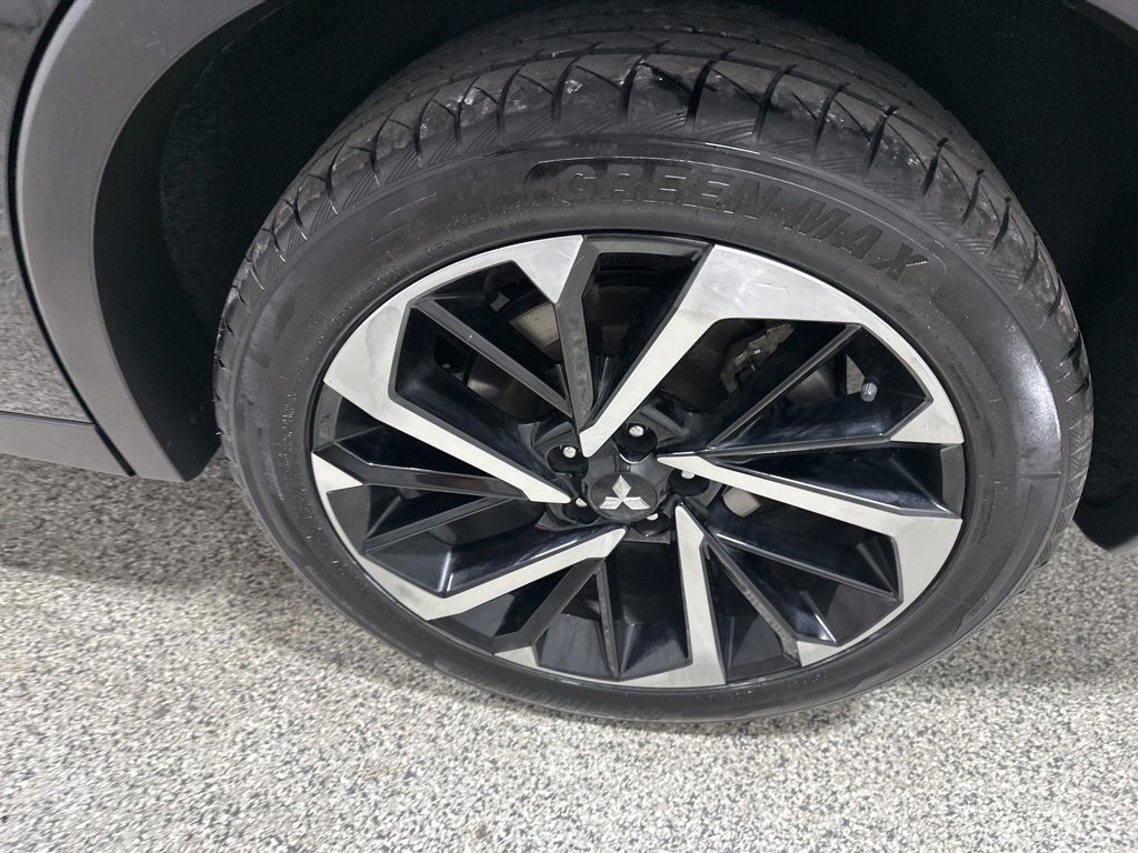 Used 2024 Mitsubishi Outlander AWD image 7