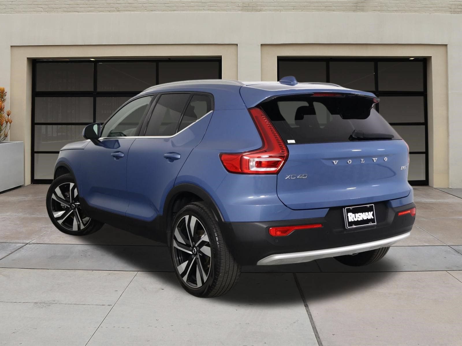 Used 2023 Volvo XC40 B5 Plus w/ Protection Package Premier AWD/4WD image 2