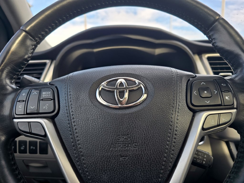 Certified 2019 Toyota Highlander Limited Platinum AWD/4WD image 29