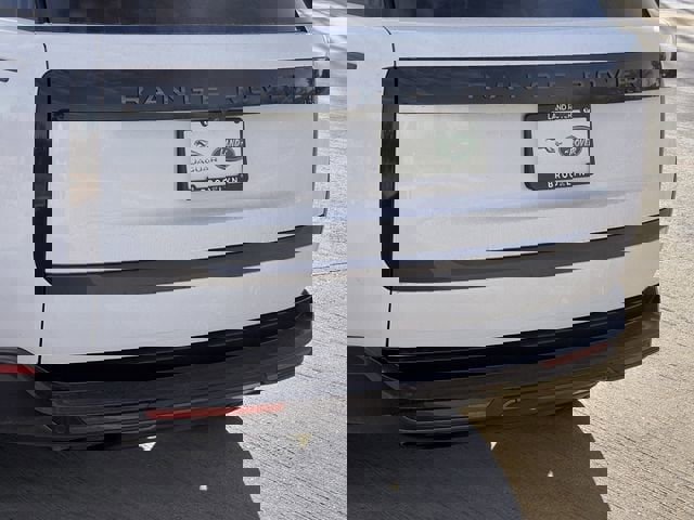 Used 2025 Land Rover Range Rover Long Wheelbase Autobiography image 6