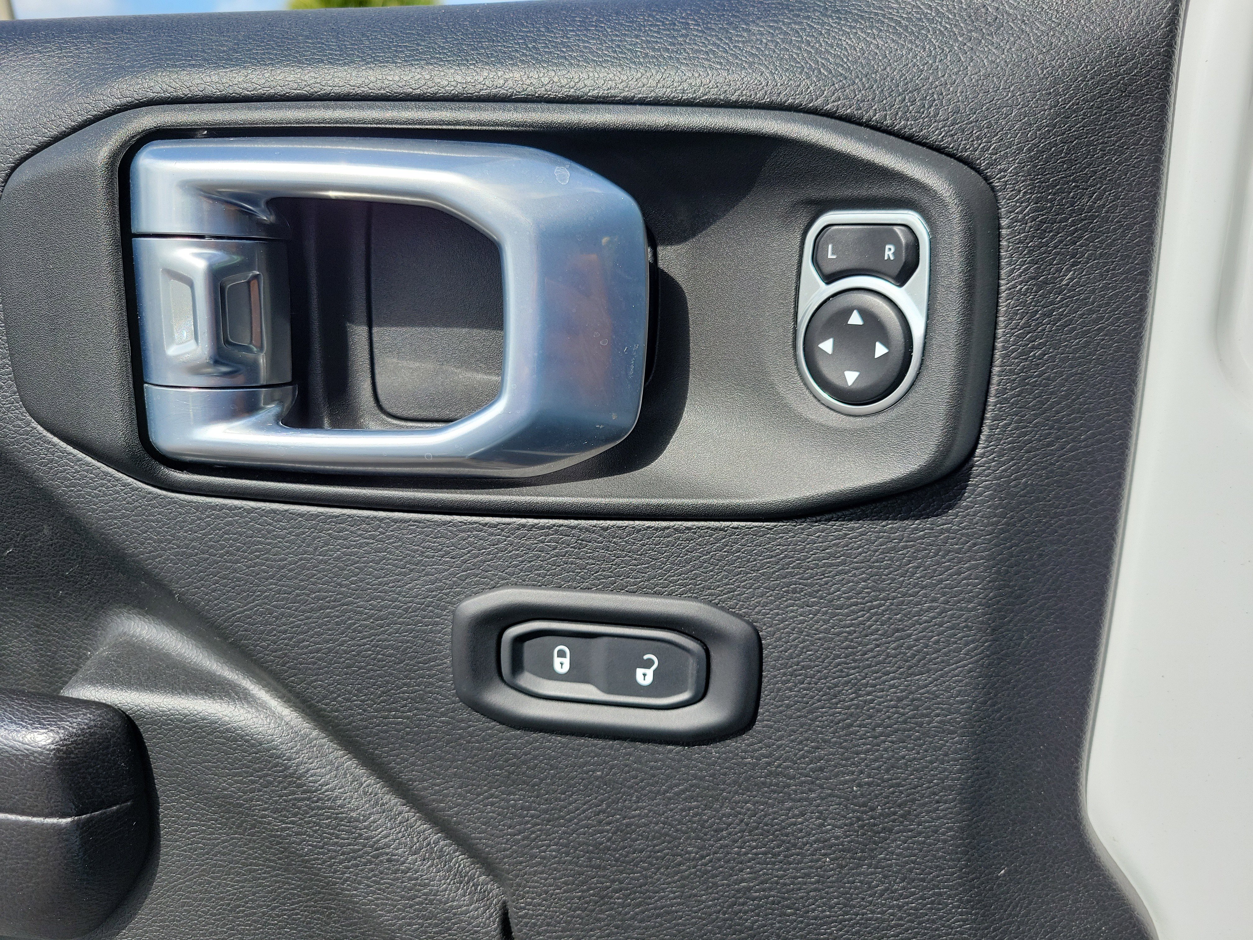 Used 2021 Jeep Gladiator Sport image 20