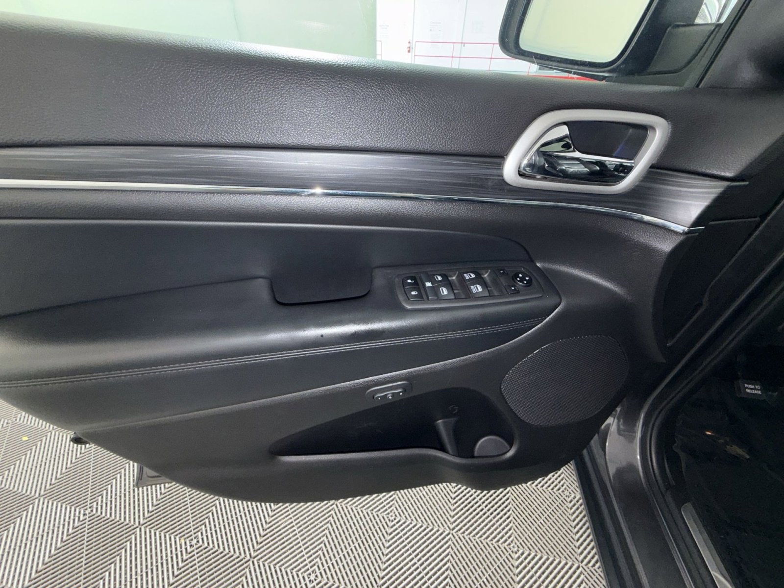 Used 2021 Jeep Grand Cherokee Limited w/ Luxury Group II AWD/4WD image 15