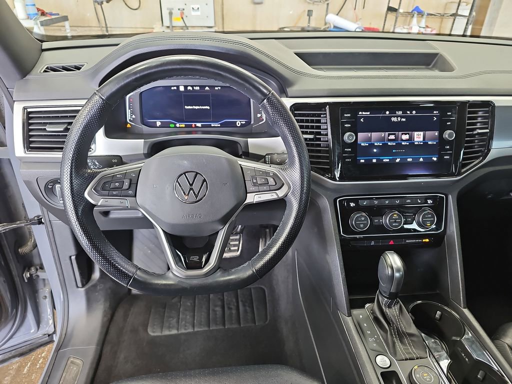 Used 2022 Volkswagen Atlas Cross Sport SEL R-Line AWD/4WD image 16