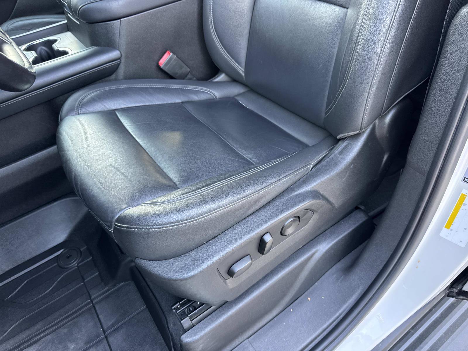 Used 2021 Chevrolet Suburban LT w/ Luxury Package image 16