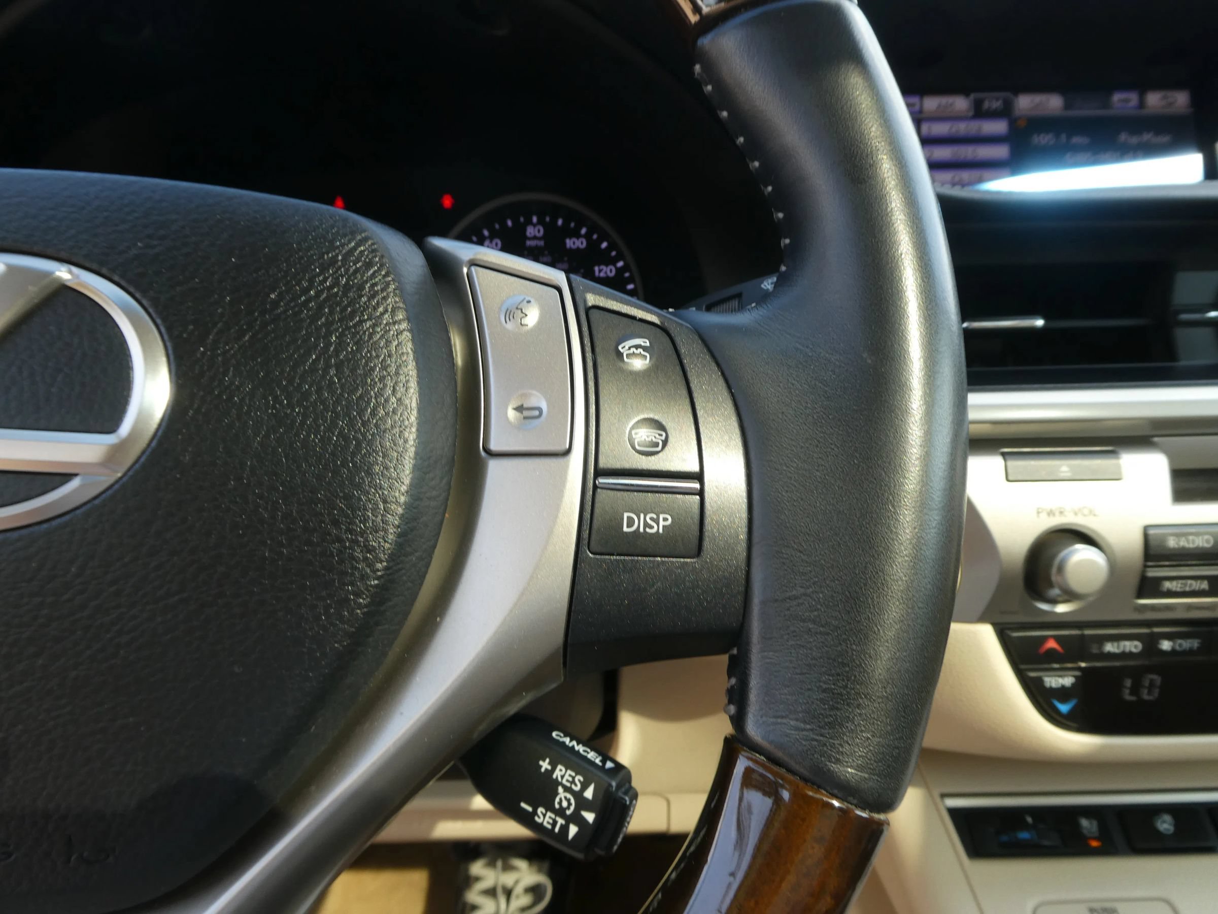 Used 2014 Lexus ES 350 w/ Luxury Package FWD image 21