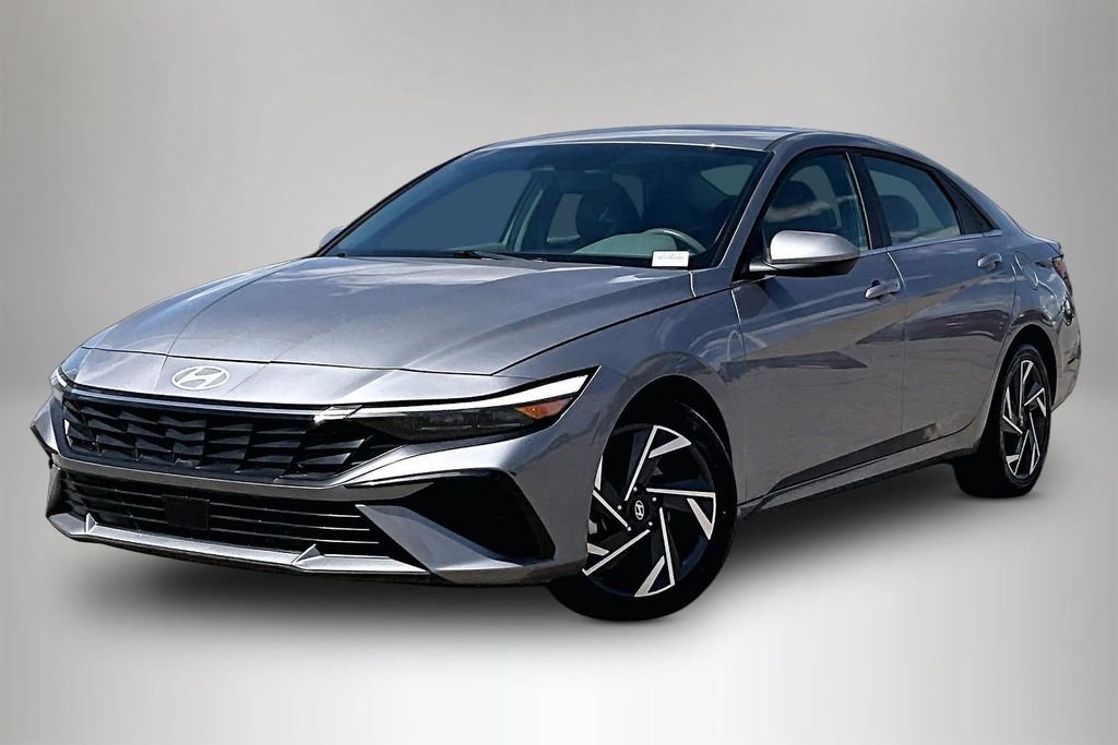 Used 2025 Hyundai Elantra SEL FWD image 3