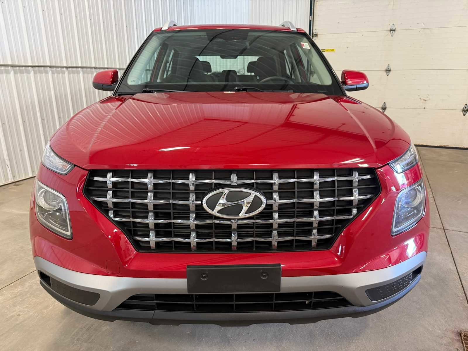 Used 2023 Hyundai Venue SEL FWD image 3