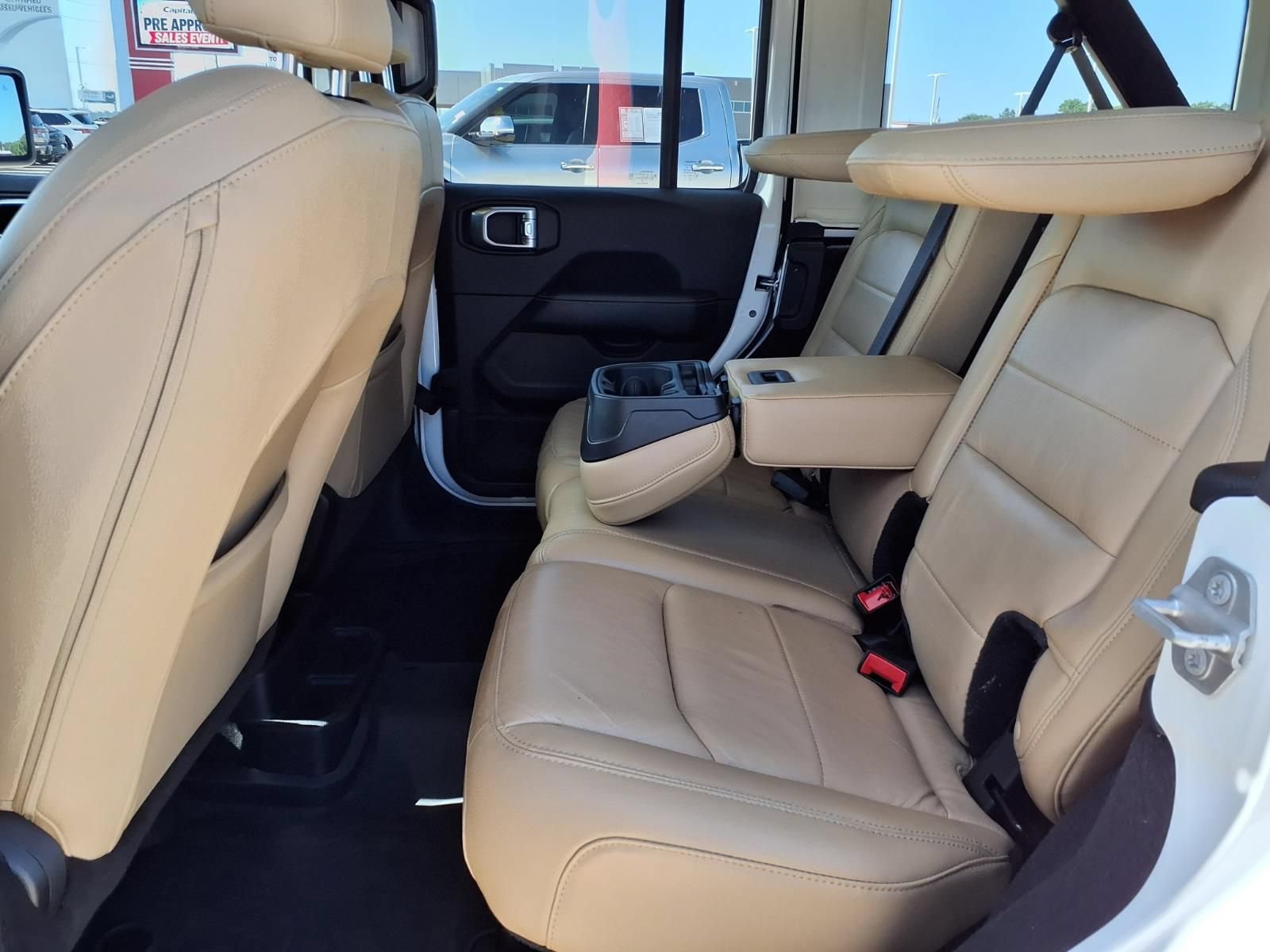 Used 2018 Jeep Wrangler Unlimited Sahara AWD/4WD image 20