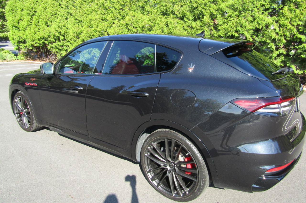 Used 2022 Maserati Levante Trofeo AWD/4WD image 3