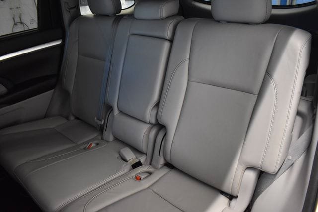 Used 2018 Toyota Highlander XLE AWD/4WD image 7