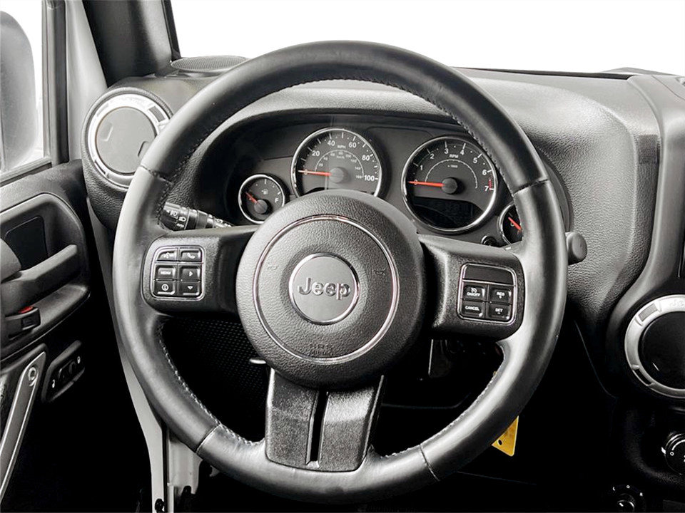Used 2015 Jeep Wrangler Unlimited Sahara w/ Connectivity Group image 7