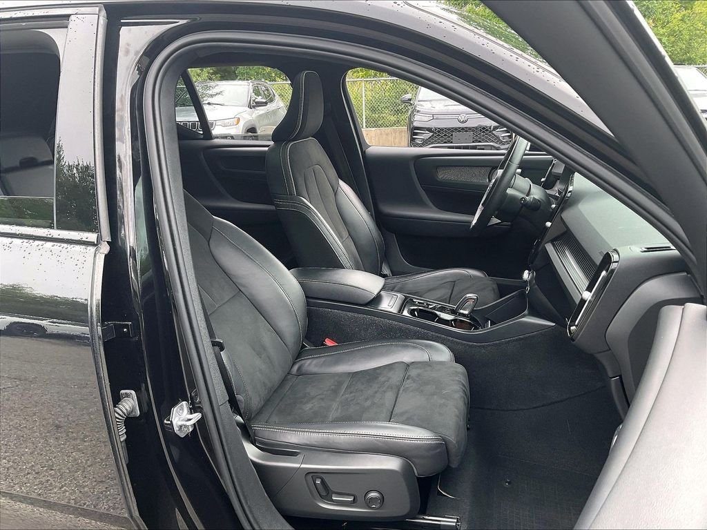 Used 2021 Volvo XC40 T5 R-Design w/ Climate Package AWD/4WD image 11